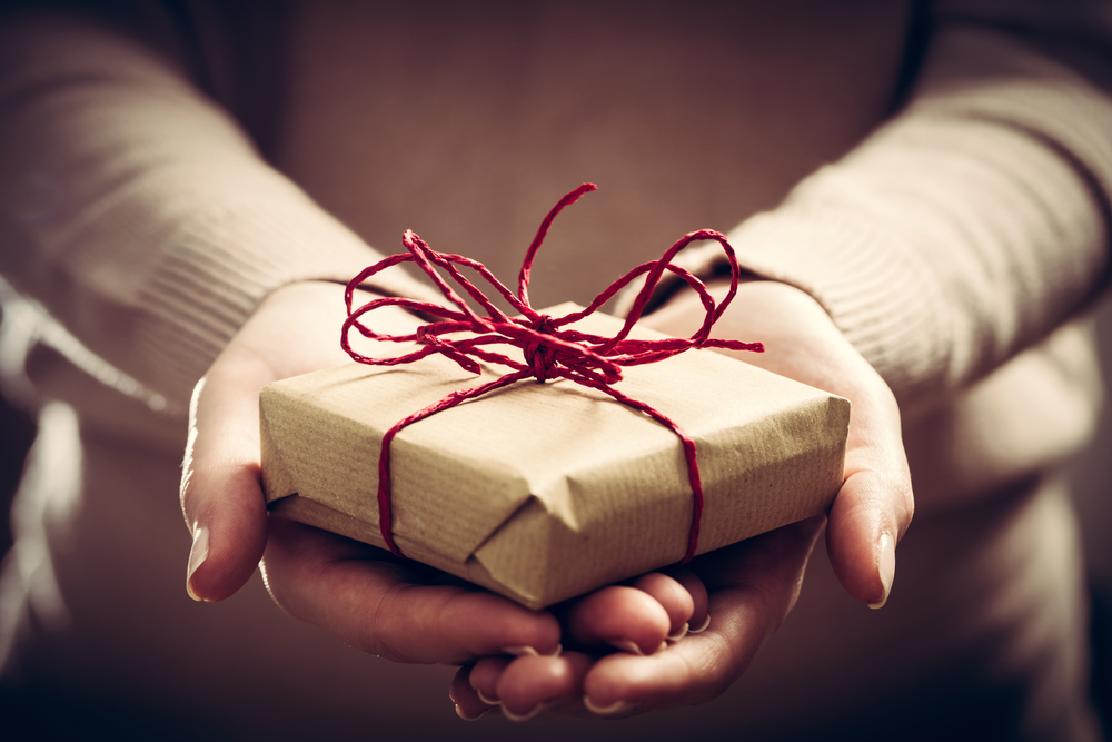 Cadourile gravate sunt una dintre cele mai accesibile si pline de semnificatie variante atunci cand urmeaza sa oferi un dar cuiva